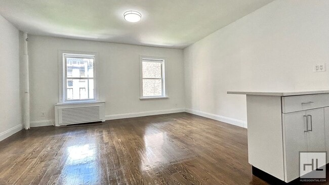 property at 39 E 65th St