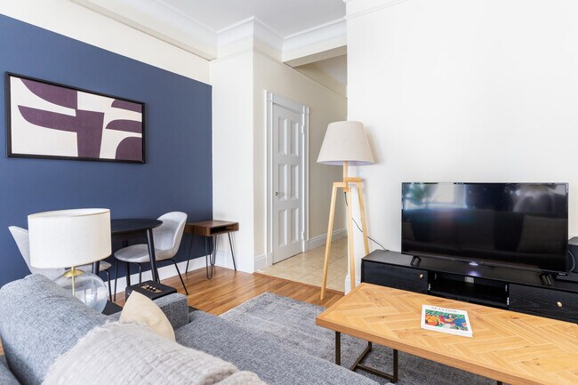 62 Boylston St in Boston, MA - Foto de edificio - Building Photo