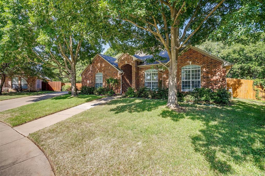750 Shady Tree Ct in Burleson, TX - Building Photo