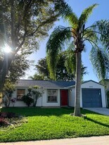 5267 Edgewood Dr in Greenacres, FL - Building Photo