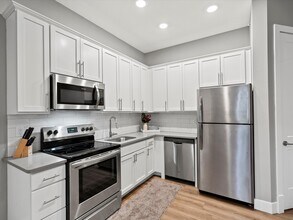 Cedar Valley Luxury Apartments in Rochester Hills, MI - Building Photo - Building Photo