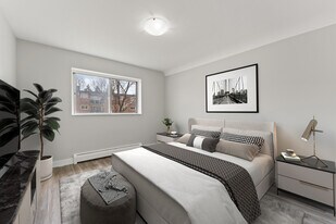 Oakwood Manor in Waterloo, ON - Building Photo