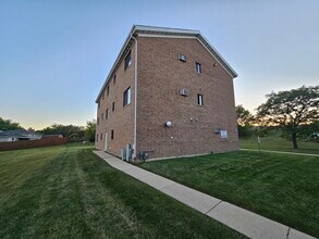 737 Lippert Ln in Glendale Heights, IL - Building Photo - Building Photo