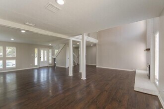 701 Tanglewood Dr in Friendswood, TX - Building Photo - Building Photo