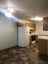 356 S Hill St in Salem, SD - Building Photo - Building Photo