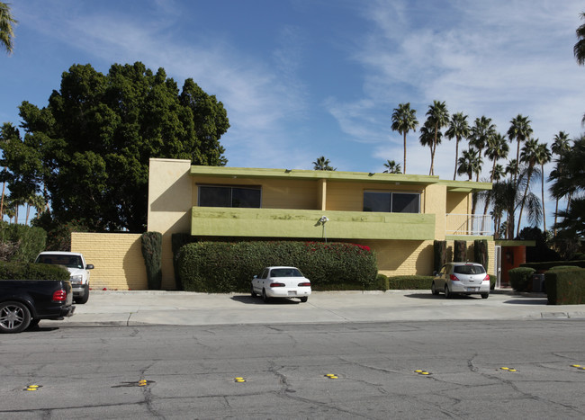 2090 S Camino Real in Palm Springs, CA - Foto de edificio - Building Photo