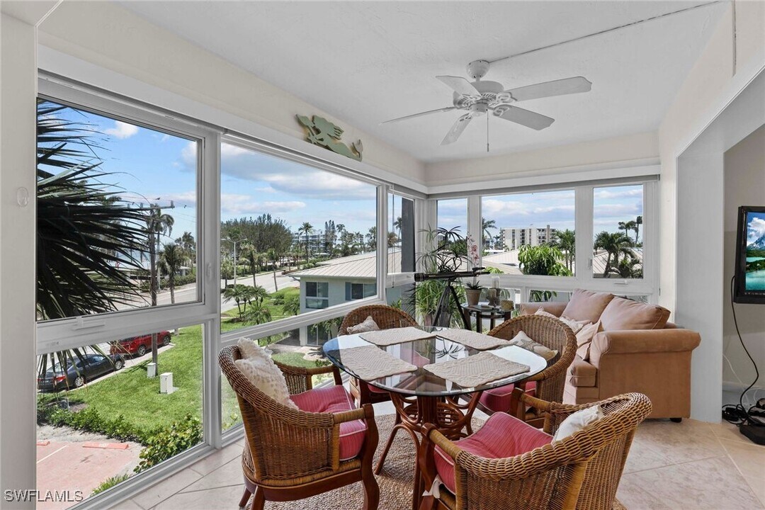 1930 Gulf Shore Blvd N in Naples, FL - Building Photo