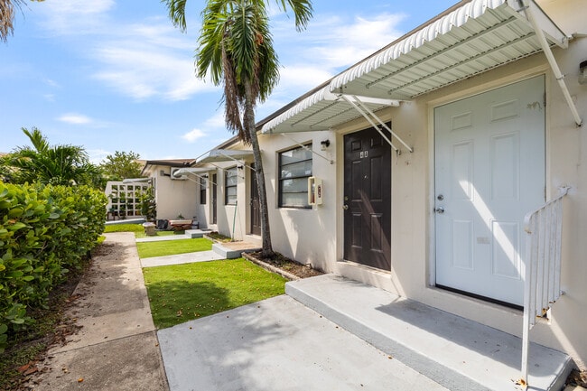 Hialeah Apartments East 7th Street in Hialeah, FL - Building Photo - Building Photo