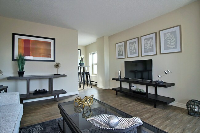 8 E Delaware Pl in Chicago, IL - Building Photo - Building Photo