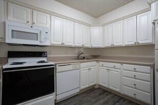 Hull Flats in East Lansing, MI - Building Photo