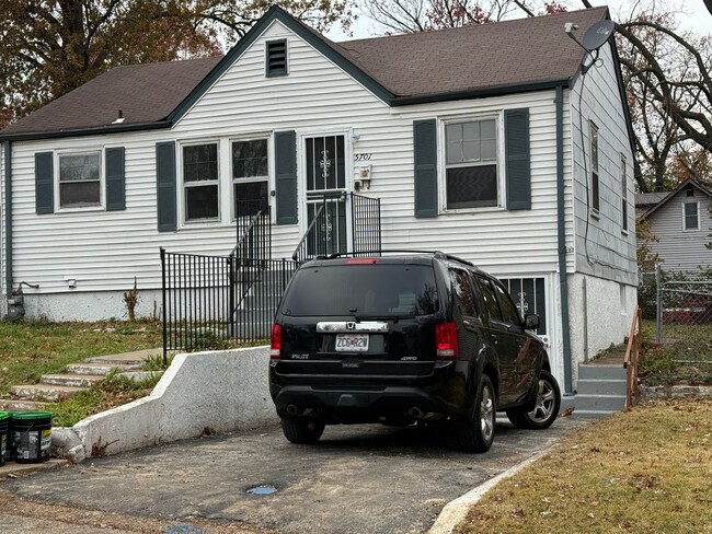 5701 Beldon Dr in St. Louis, MO - Foto de edificio - Building Photo