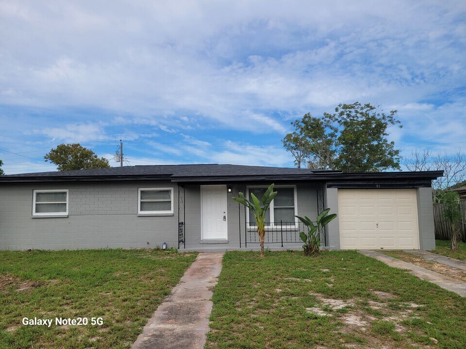 90 Sky Ln in Titusville, FL - Building Photo