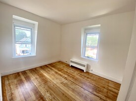 47 Myrtle St in Claremont, NH - Building Photo