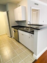 1919 Van Buren St, Unit 601A in Hollywood, FL - Building Photo - Building Photo