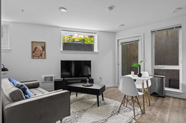 750 11th Ave E, Unit 206 in Seattle, WA - Building Photo - Building Photo