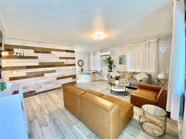 2462 Adams St in Hollywood, FL - Building Photo - Building Photo