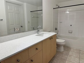 2564 Centergate Dr, Unit 208 in Miramar, FL - Building Photo - Building Photo