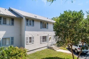 1251 7th Ave N in Naples, FL - Building Photo