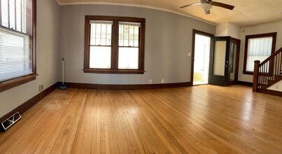 110 W Columbia Ave in Champaign, IL - Building Photo - Building Photo