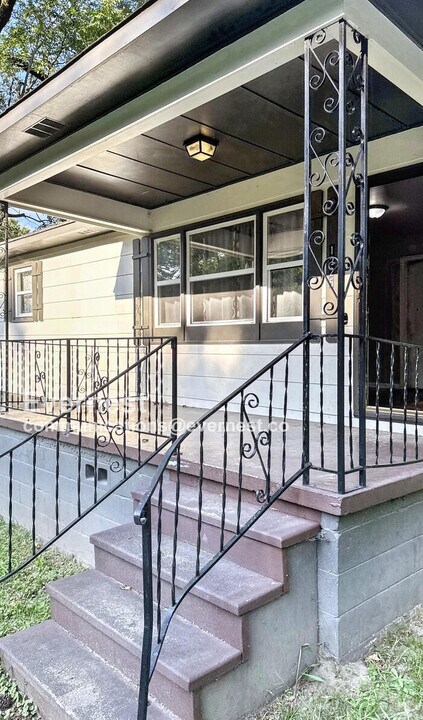 1225 Linwood St in Birmingham, AL - Building Photo