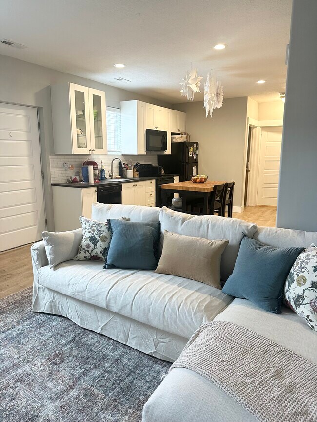 9948 N Elkhorn Rd, Unit Basement Apartment