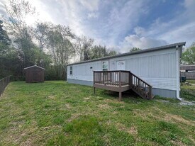 1050 Ross Ln in Clarksville, TN - Building Photo