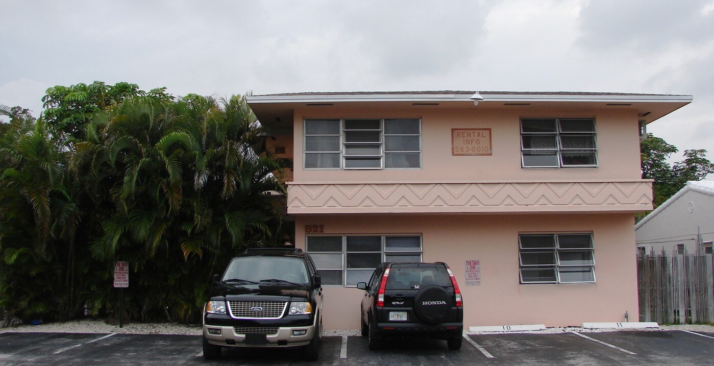 821 N Victoria Park Rd in Fort Lauderdale, FL - Building Photo