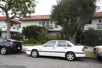 3338 Mentone Ave in Los Angeles, CA - Building Photo - Building Photo