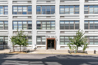 Badge Building Condominiums in Long Island City, NY - Foto de edificio - Building Photo