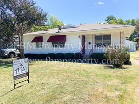 603 E Lampasas St in Ennis, TX - Building Photo