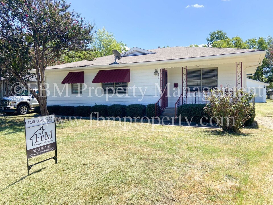 603 E Lampasas St in Ennis, TX - Building Photo