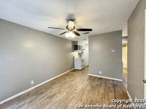 844 E Sunshine Dr in San Antonio, TX - Building Photo - Building Photo