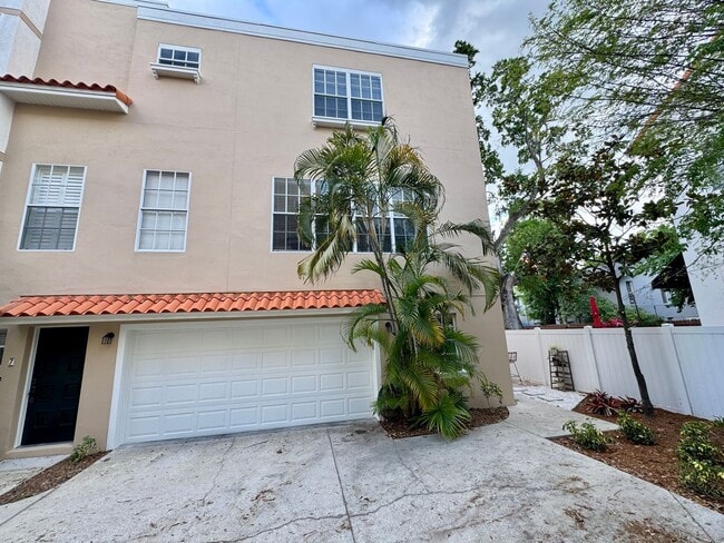 property at 509 S Matanzas Ave
