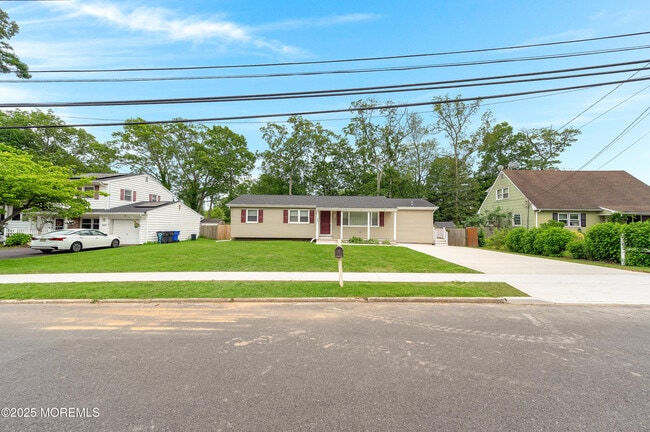 895 Raleigh Dr in Toms River, NJ - Building Photo - Building Photo