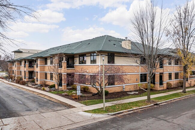 Gardd Parc Condominiums in Middleton, WI - Foto de edificio - Building Photo