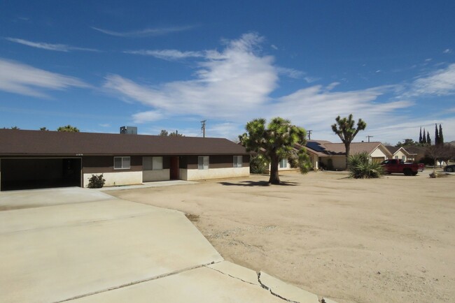 57856 Joshua Ln in Yucca Valley, CA - Building Photo - Building Photo