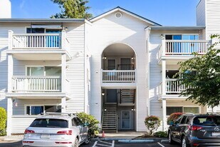 11325 19th Ave SE in Everett, WA - Building Photo