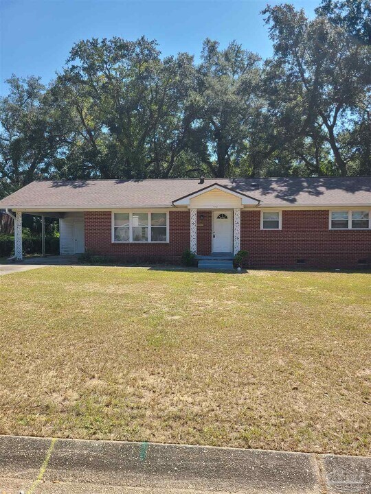 812 Ash Dr in Pensacola, FL - Building Photo
