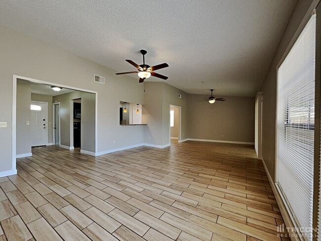 1237 Edgerton Dr in Valrico, FL - Building Photo - Building Photo