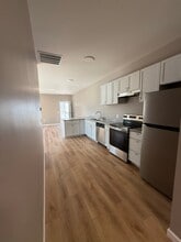 213 N East St, Unit A in Carlinville, IL - Foto de edificio - Building Photo