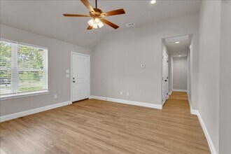 230 E Johnson St in Denison, TX - Building Photo - Building Photo