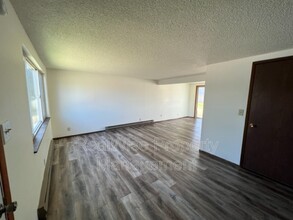 1114 SW Deschutes Ave in Redmond, OR - Building Photo - Building Photo