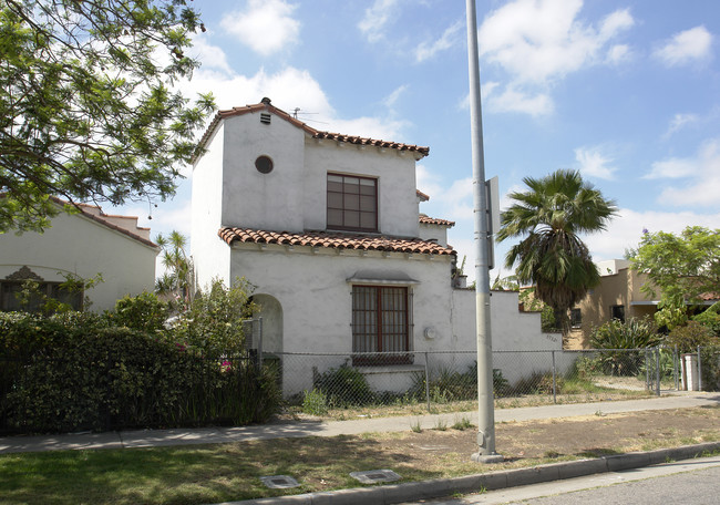 5930 Willoughby Ave in Hollywood, CA - Building Photo - Building Photo