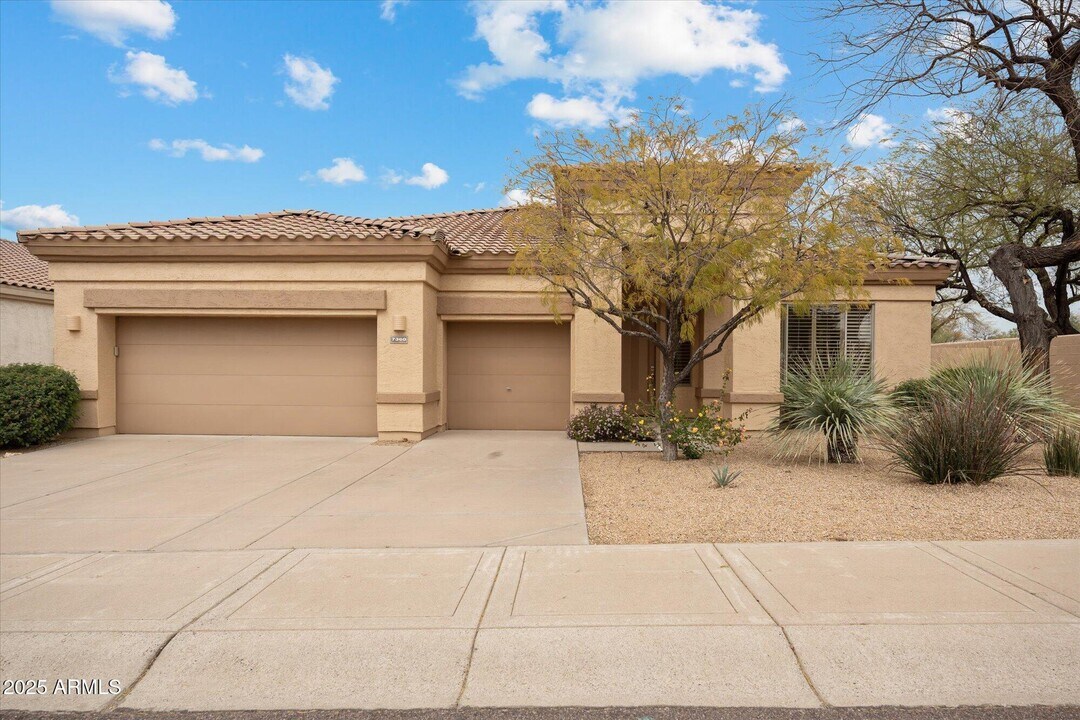 7360 E Wing Shadow Rd in Scottsdale, AZ - Building Photo