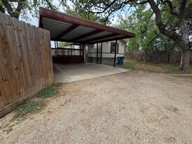 167 Beaumont St in Bandera, TX - Building Photo