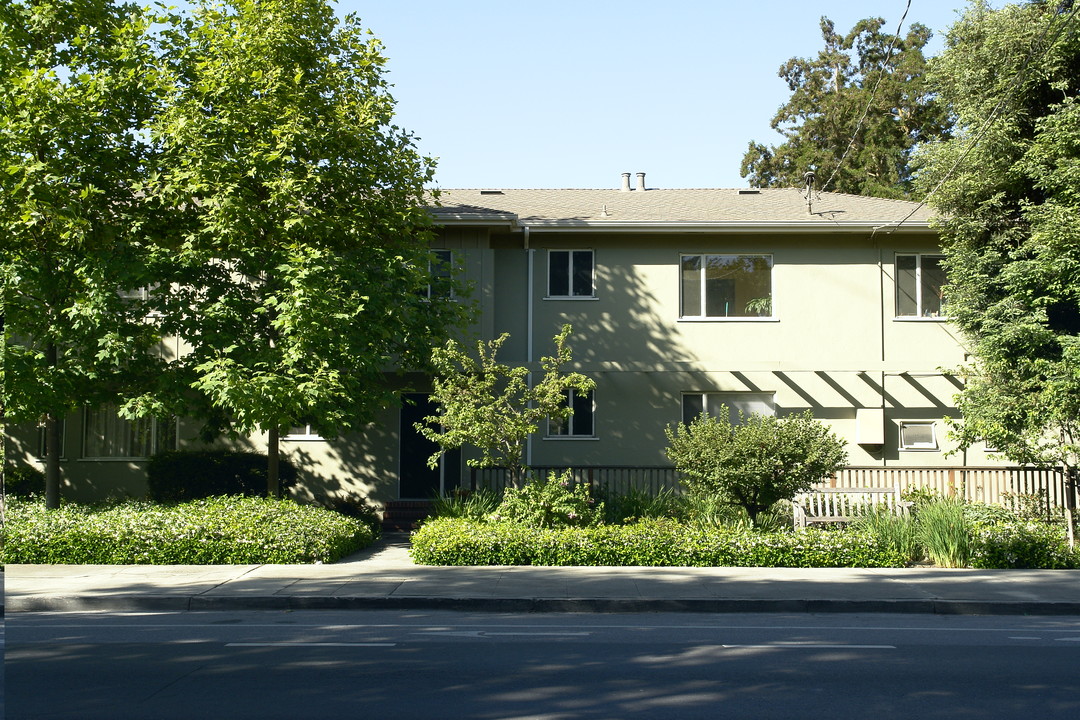 440 Ravenswood Ave in Menlo Park, CA - Building Photo