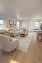 165-25 Union Tpke in Queens, NY - Building Photo - Building Photo