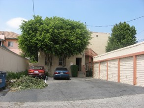 220 E Valencia Ave in Burbank, CA - Foto de edificio - Building Photo