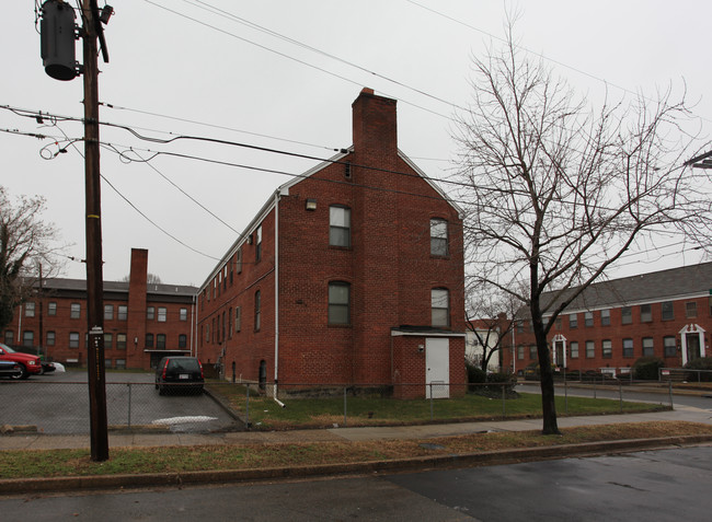 418 32nd St SE in Washington, DC - Building Photo - Building Photo