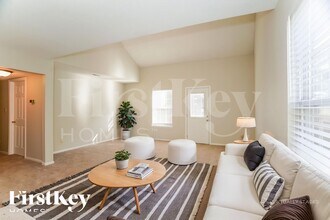 1435 Blue Brook Way, Unit C2 in Greenwood, IN - Foto de edificio - Building Photo